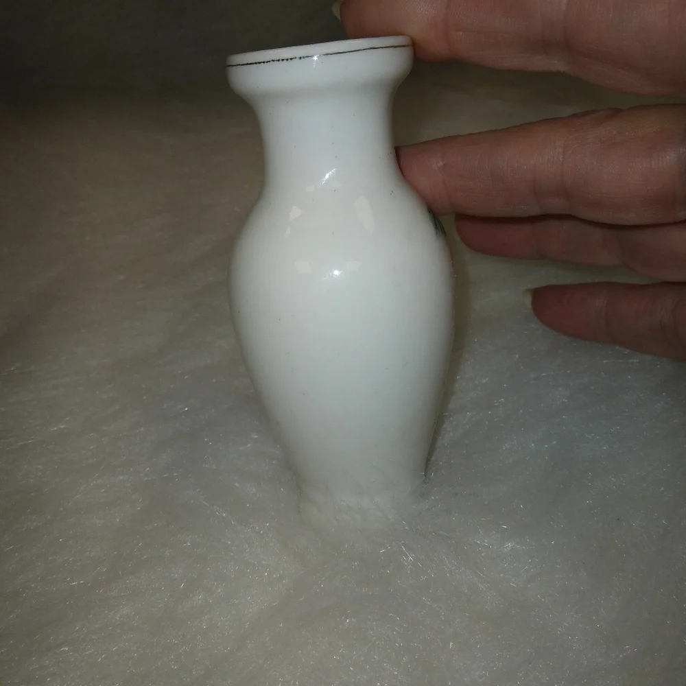 Adorable vintage miniature hand painted bud vase